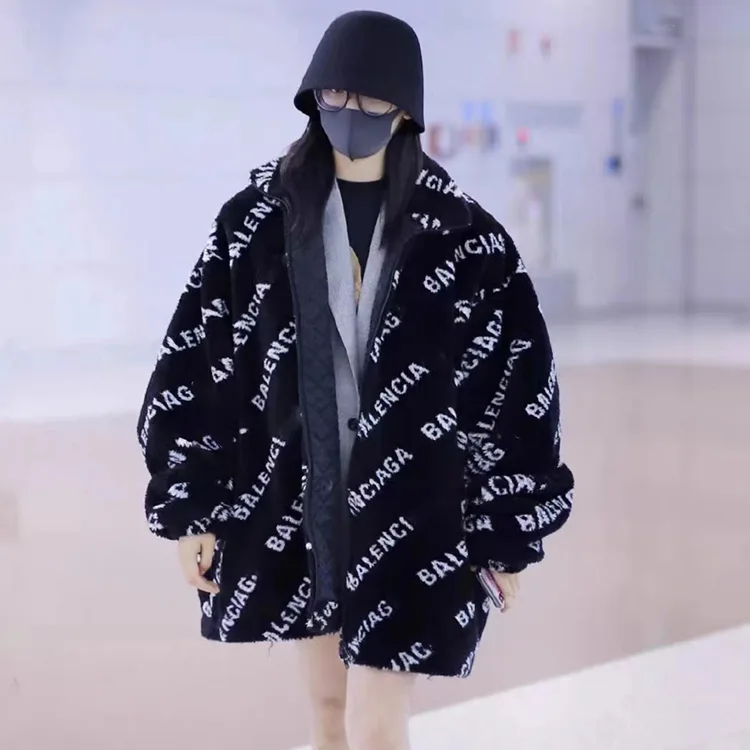 BALENCIAGA巴黎世家滿印LOGO羊羔毛拉鏈外套